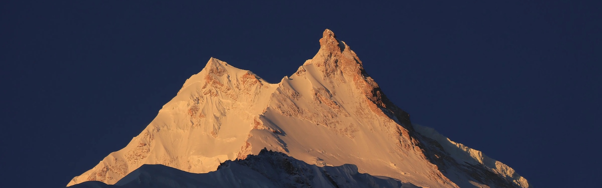 Manaslu Circuit Trek 12 Days